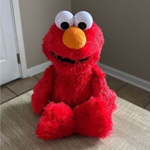 NWOT … HASBRO “Sesame Street” Tickle Me Elmo